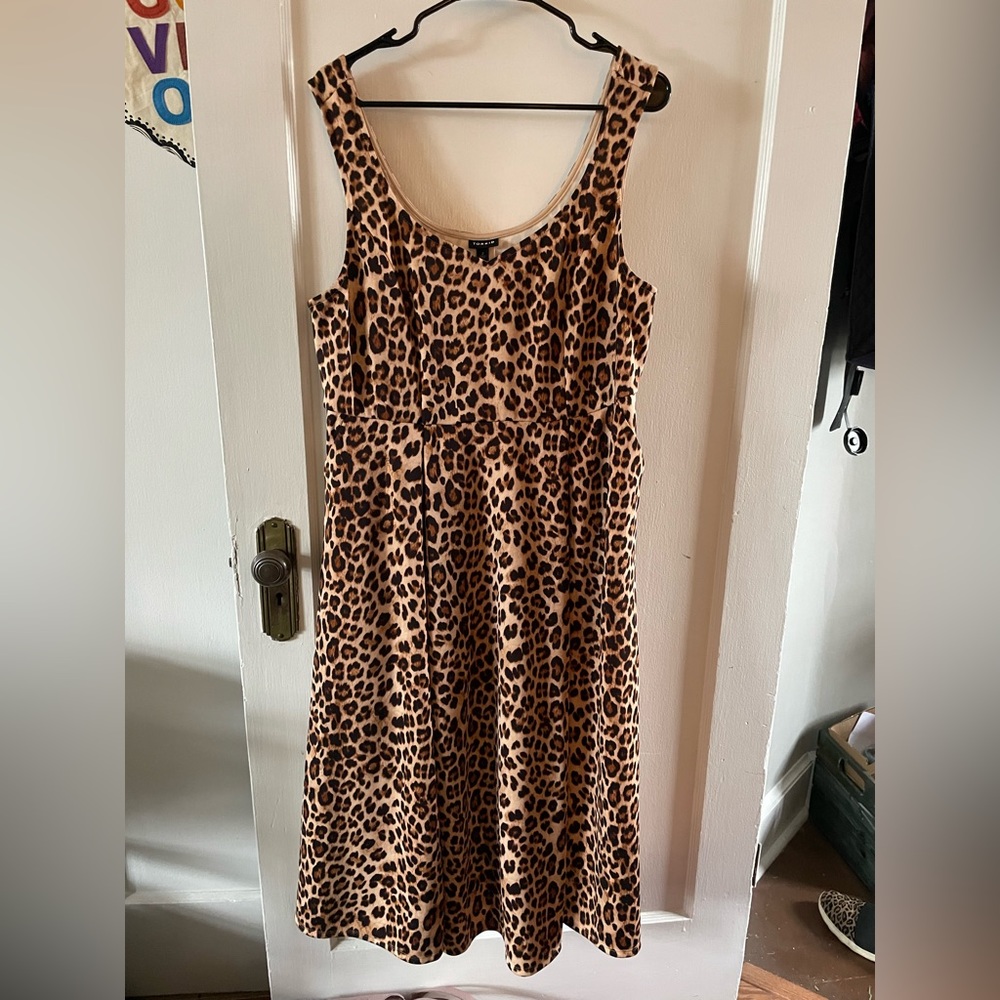 Leopard print sleeveless dress
